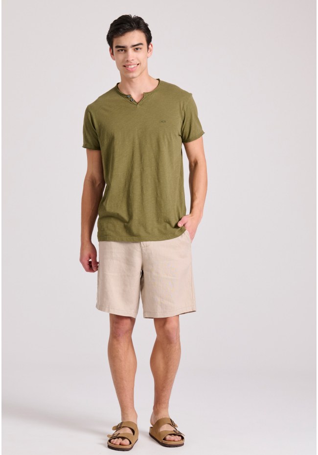 Essential t-shirt with henley neck and raw cuts
