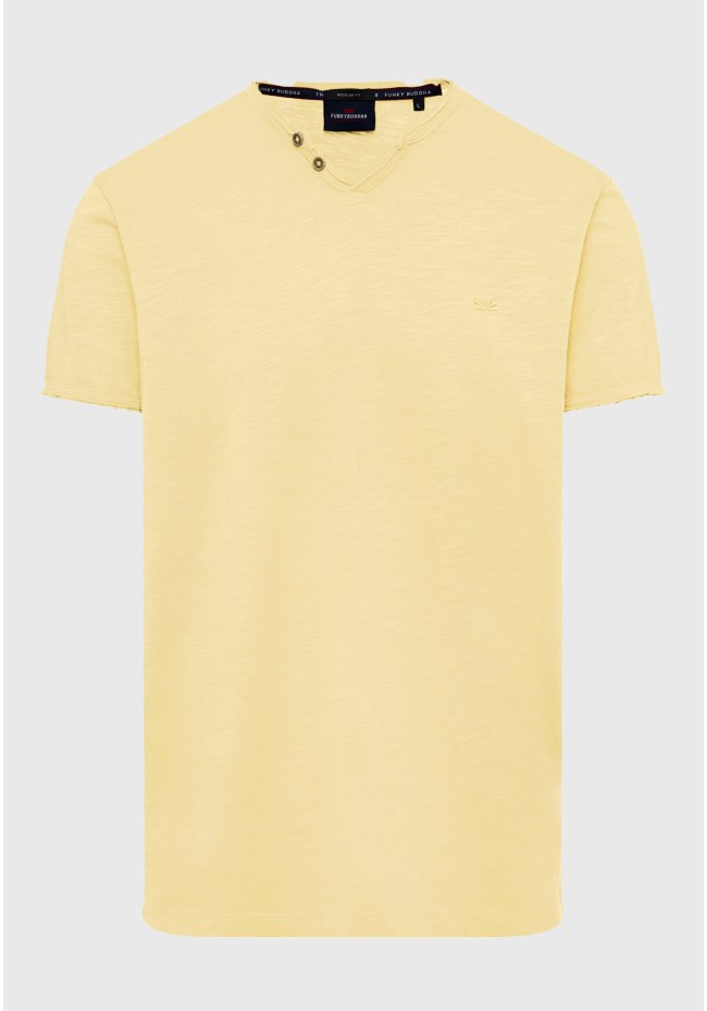 Essential t-shirt with henley neck and raw cuts