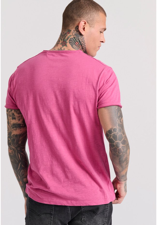 T-shirt με λαιμό henley και raw cuts - The essentials