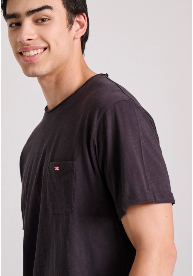 Βαμβακερό t-shirt με τσέπη στο στήθος