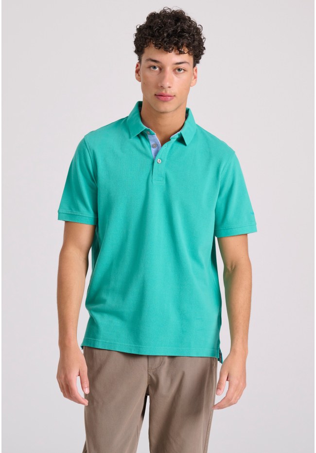 Polo shirt with embroidery on the sleeve