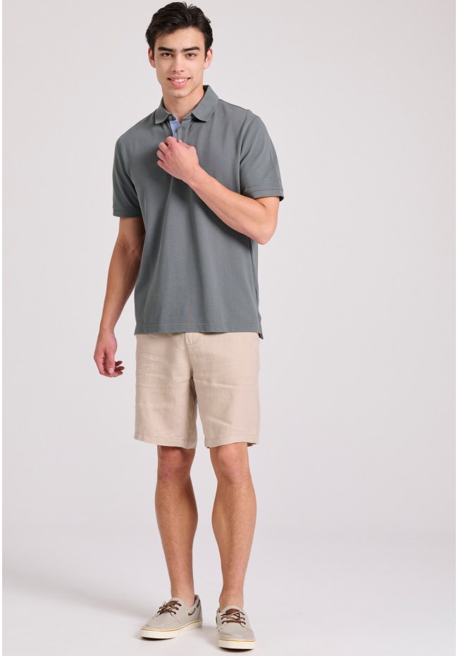 Polo shirt with embroidery on the sleeve