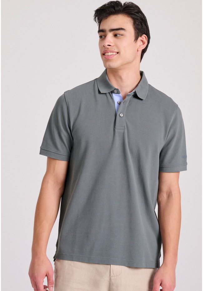 Polo shirt with embroidery on the sleeve