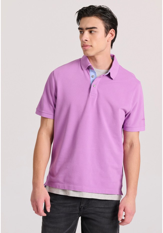 Polo shirt with embroidery on the sleeve