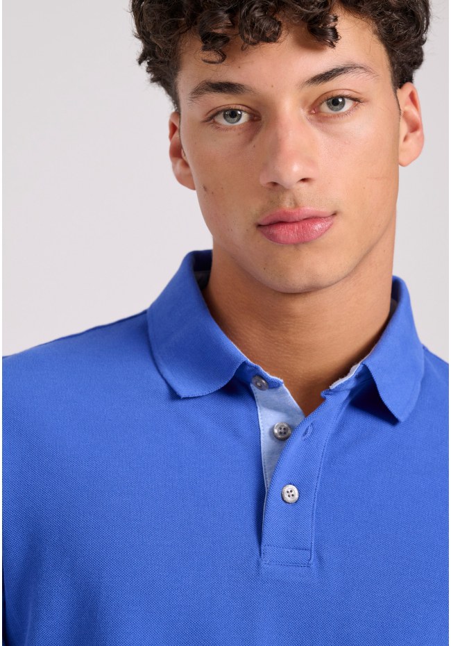 Polo shirt with embroidery on the sleeve