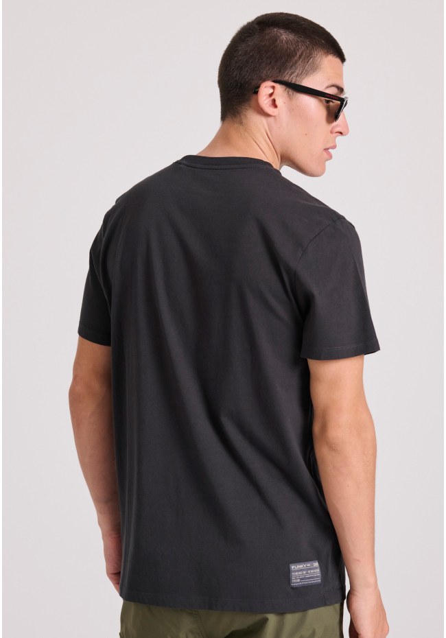 T-shirt με τύπωμα και τσέπη στο στήθος