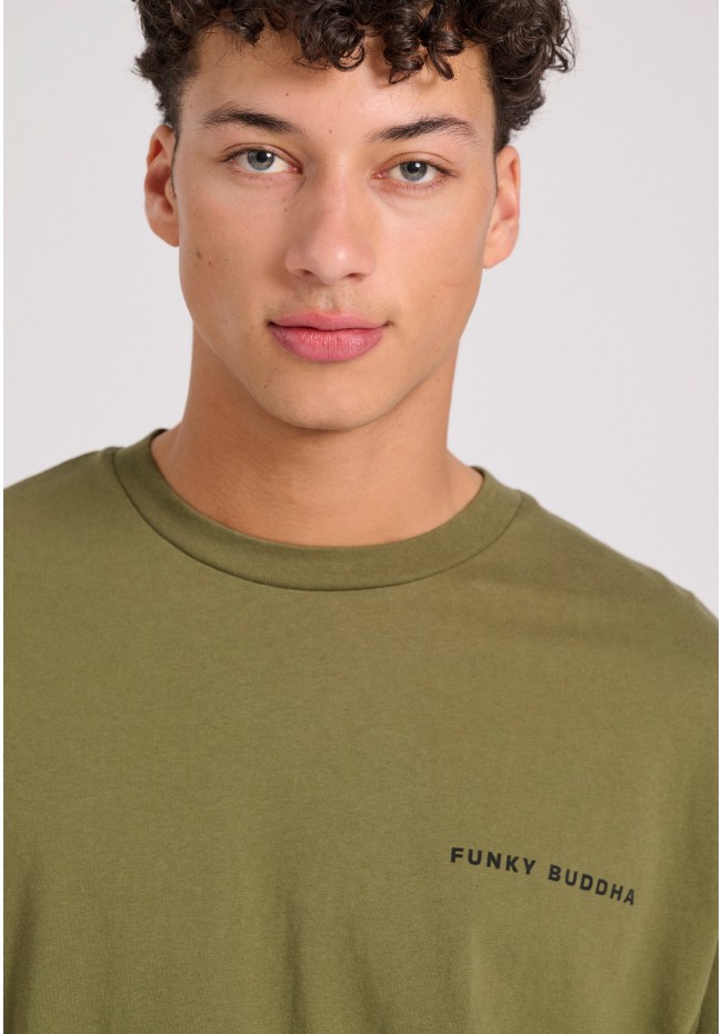 Relaxed fit t-shirt με embossed τύπωμα στην πλάτη