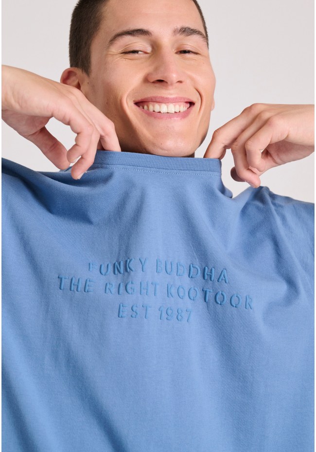 T-shirt με embossed τύπωμα στο στήθος
