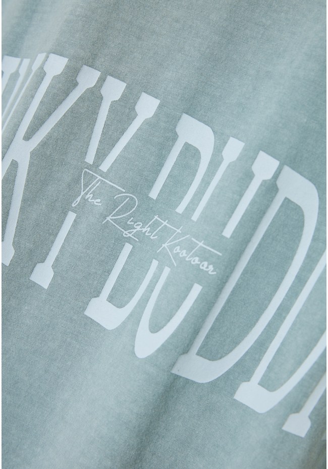 Oversized t-shirt με vintage τύπωμα στην πλάτη