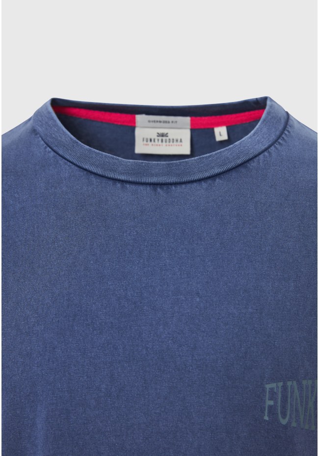 Oversized t-shirt με vintage τύπωμα στην πλάτη