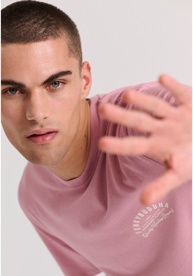 T-shirt με retro τύπωμα στο στήθος