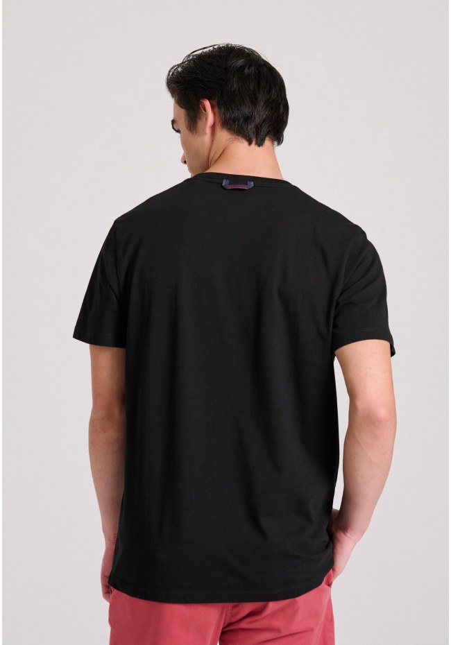 T-shirt with text artwork chest print