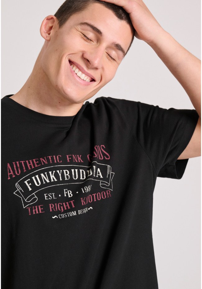 T-shirt with vintage text artwork print