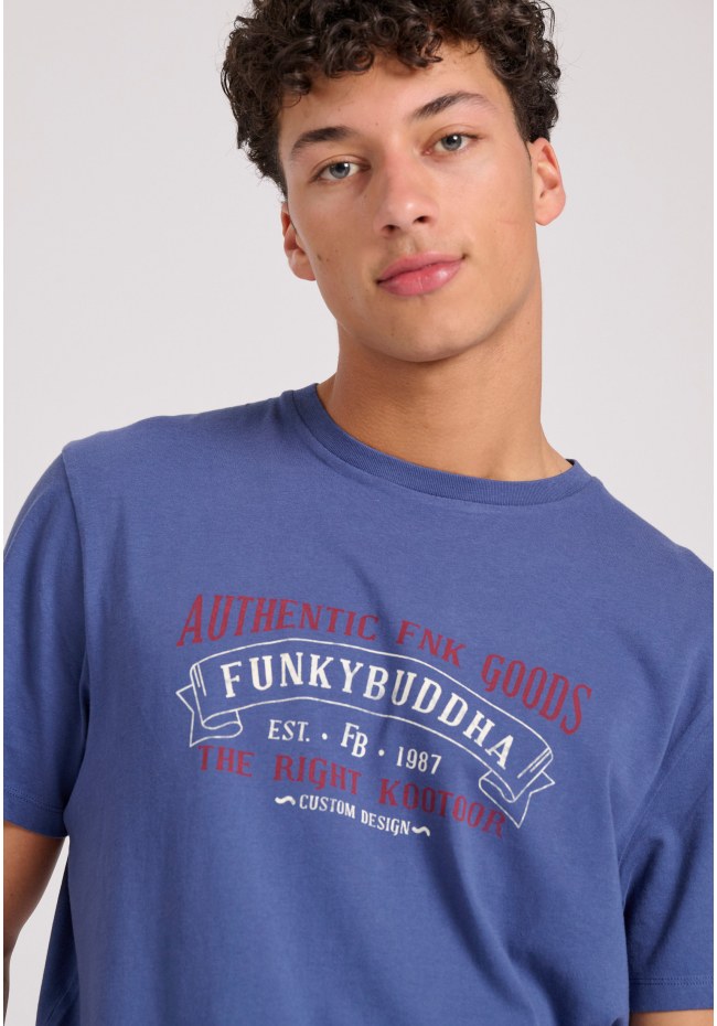 T-shirt with vintage text artwork print
