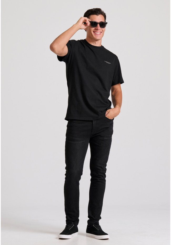 T-shirt με λαιμόκοψη - The essentials
