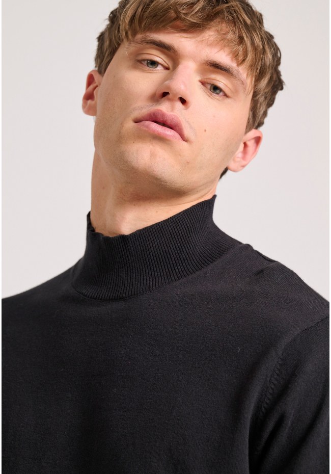 Men's turtle neck knitted blouse
