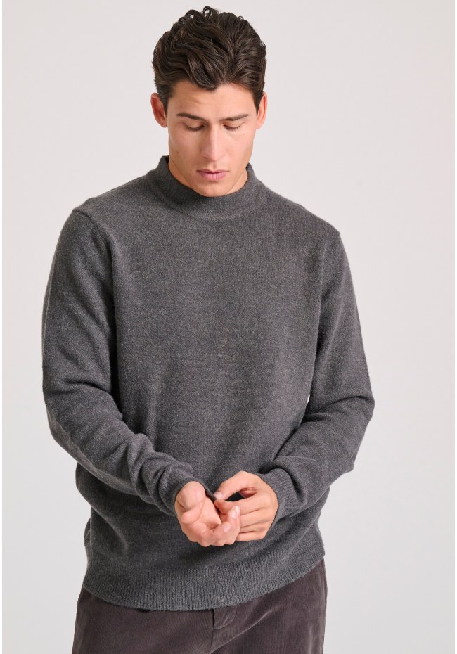 Ανδρικό πουλόβερ με στρογγυλή λαιμόκοψη