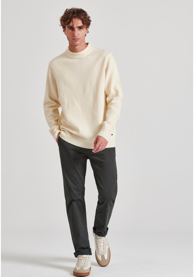 Ανδρικό πουλόβερ με στρογγυλή λαιμόκοψη