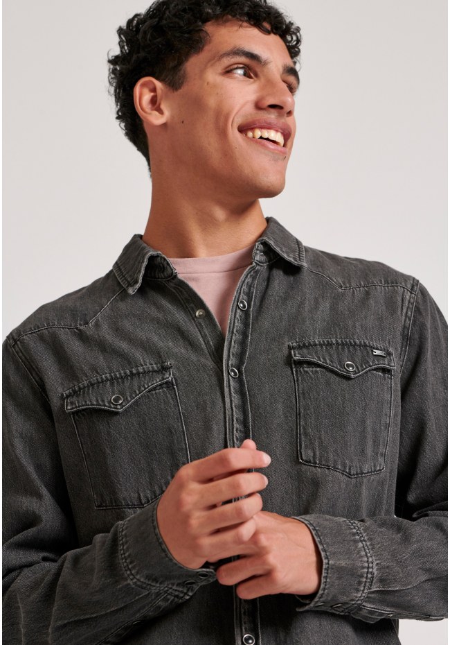 Ανδρικό denim πουκάμισο με washed effects