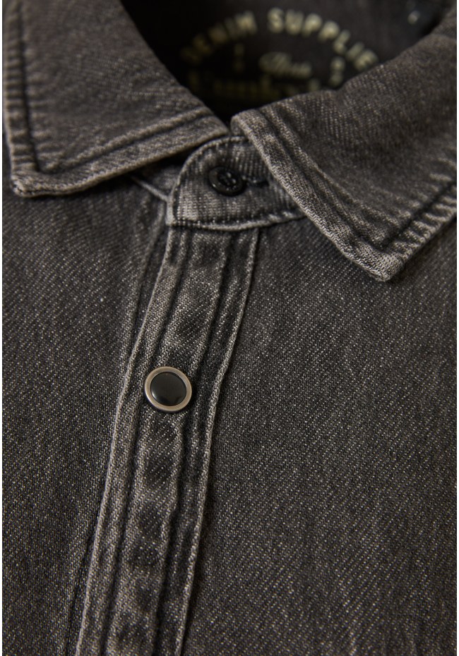 Ανδρικό denim πουκάμισο με washed effects