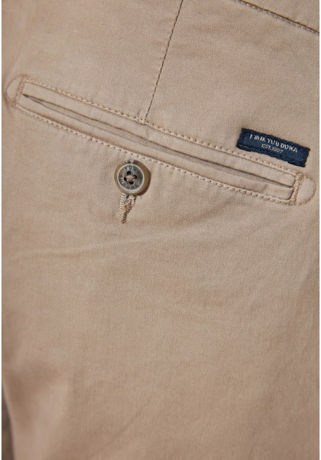 Men's chino pants - The essentials