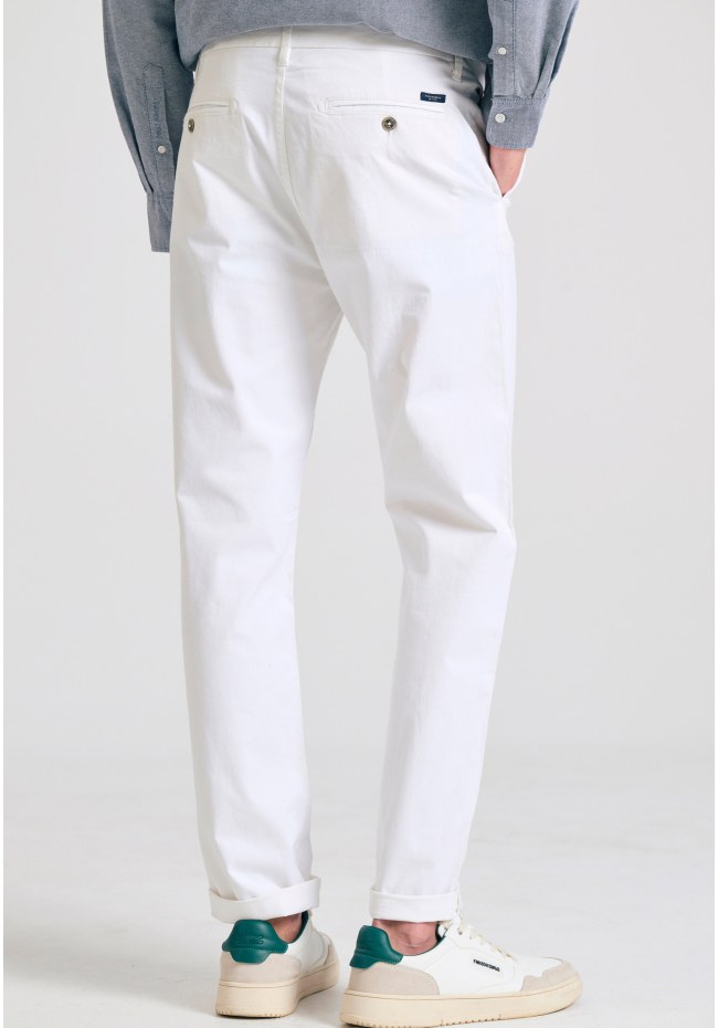 Men's chino pants - The essentials