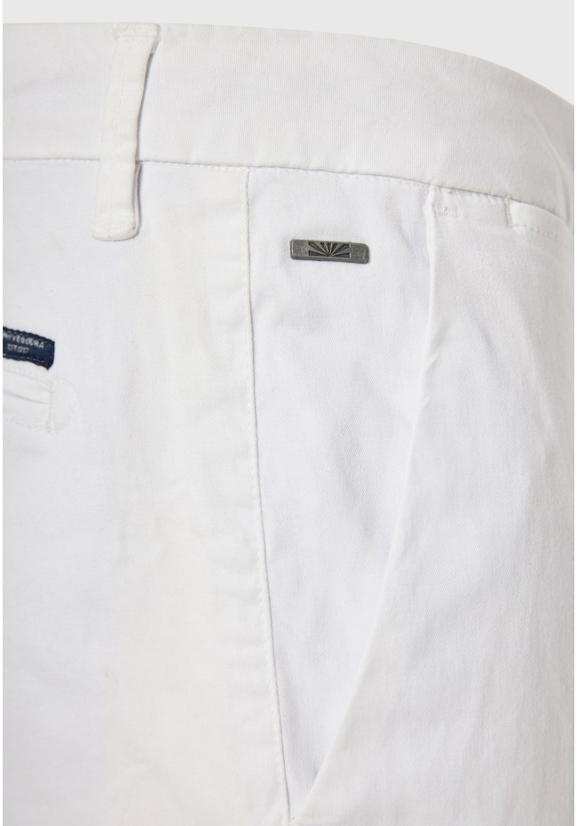 Men's chino pants - The essentials
