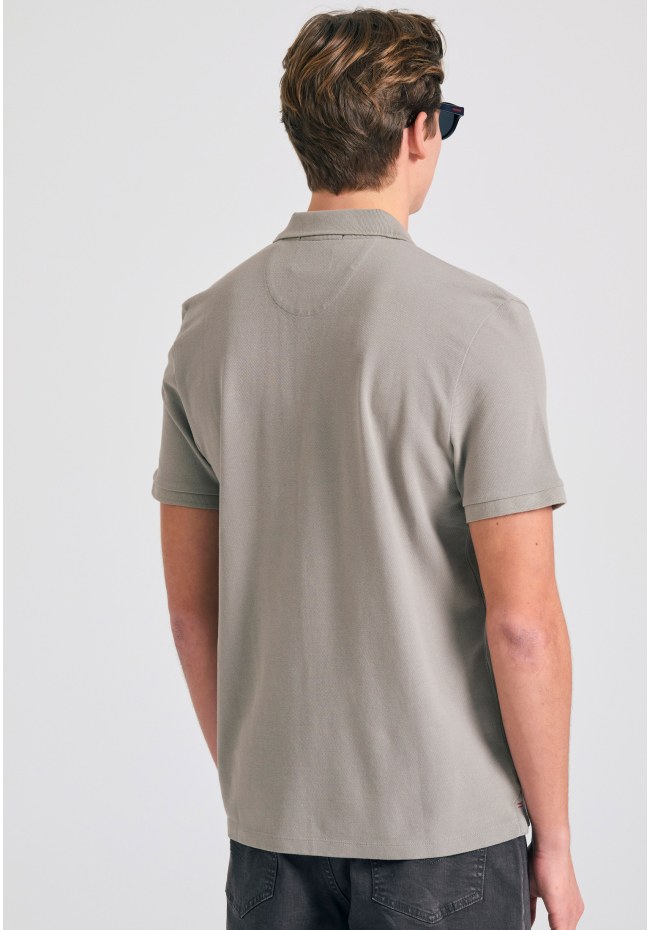 Polo μπλούζα με κεντημένο logo - The essentials