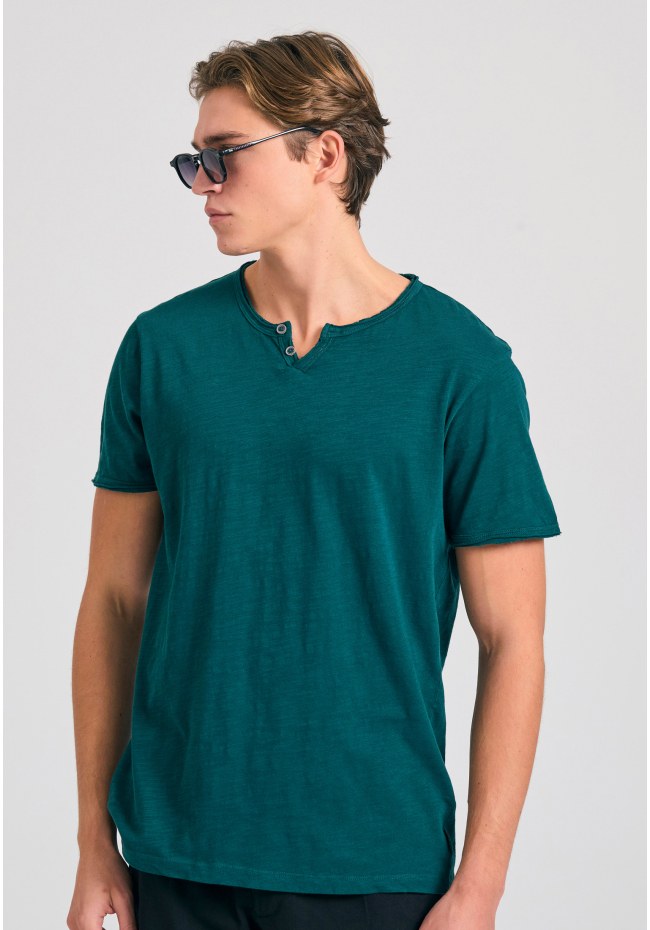 T-shirt with henley neck and raw cuts - The essentials