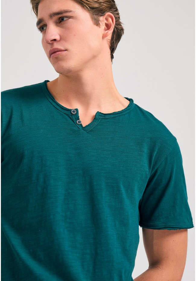 T-shirt with henley neck and raw cuts - The essentials