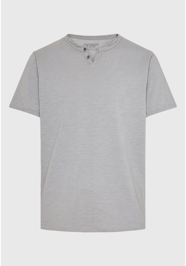 T-shirt with henley neck and raw cuts - The essentials