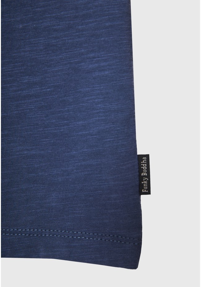 T-shirt with henley neck and raw cuts - The essentials