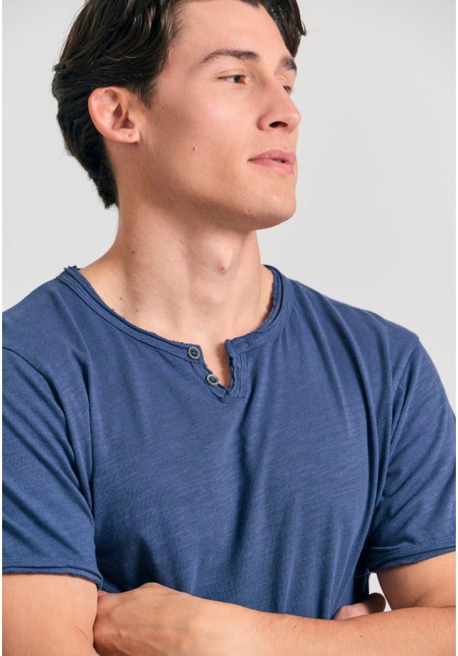 T-shirt with henley neck and raw cuts - The essentials