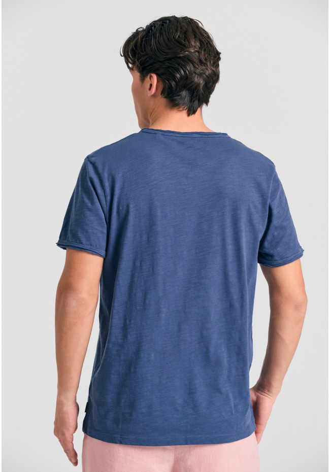T-shirt with henley neck and raw cuts - The essentials