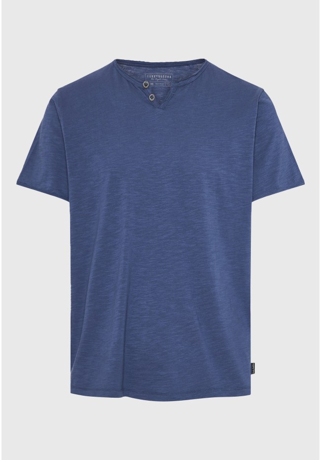 T-shirt with henley neck and raw cuts - The essentials
