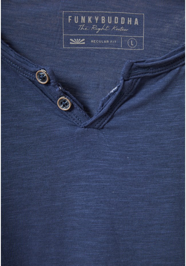 T-shirt with henley neck and raw cuts - The essentials