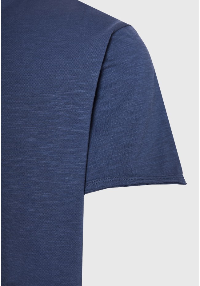T-shirt with henley neck and raw cuts - The essentials