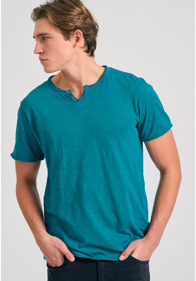 T-shirt with henley neck and raw cuts - The essentials