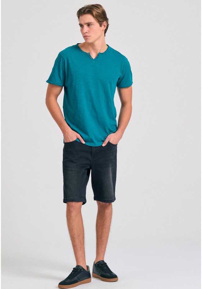 T-shirt with henley neck and raw cuts - The essentials