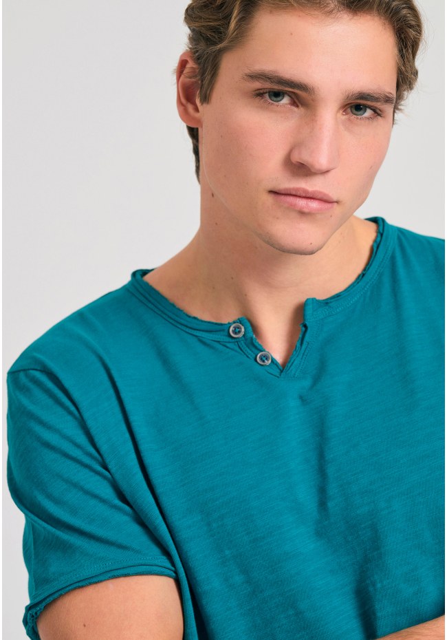 T-shirt with henley neck and raw cuts - The essentials
