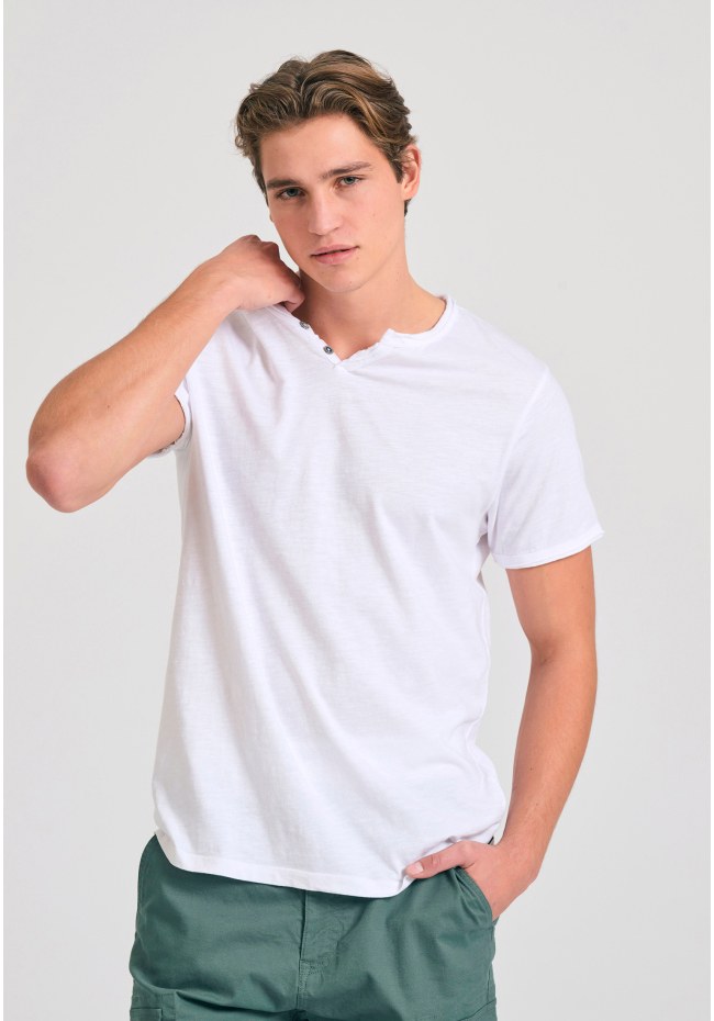 T-shirt with henley neck and raw cuts - The essentials
