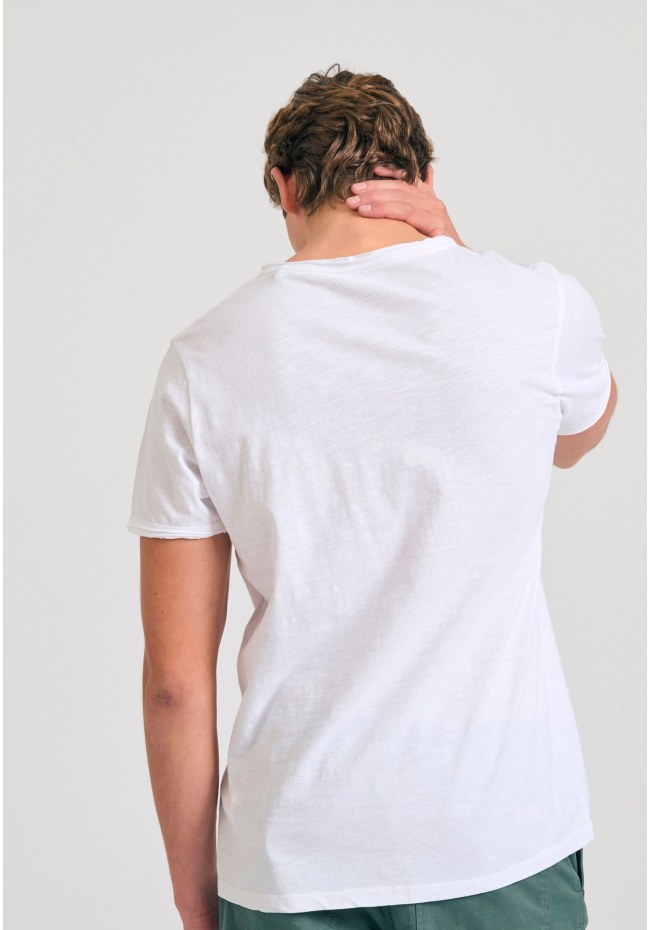 T-shirt with henley neck and raw cuts - The essentials