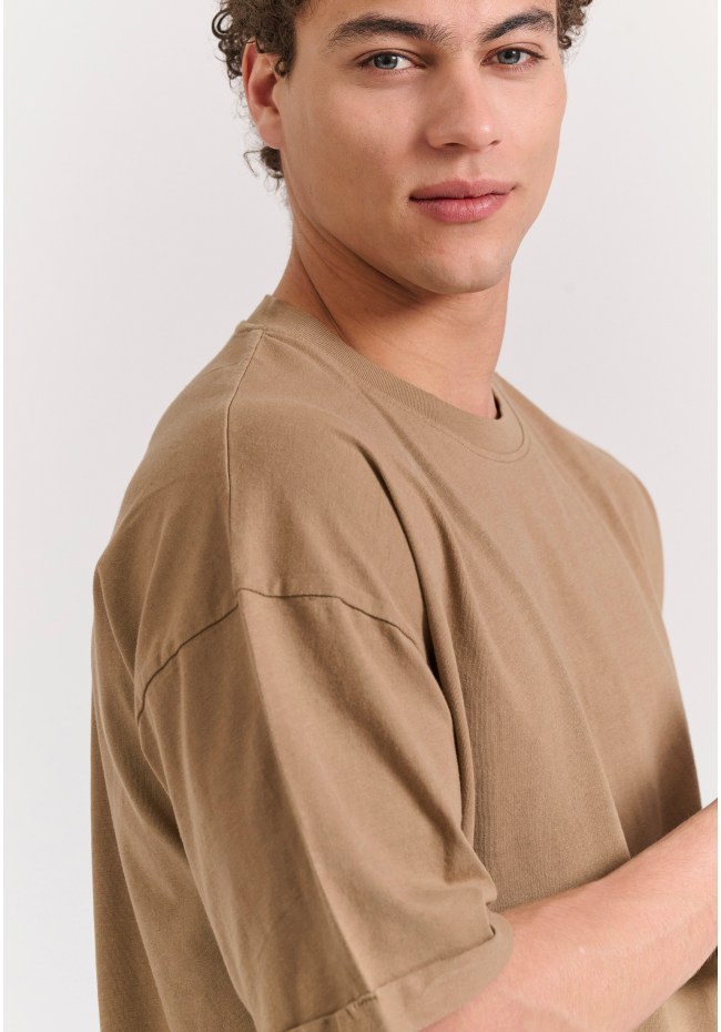 Oversized t-shirt με δίπλωμα στο μανίκι