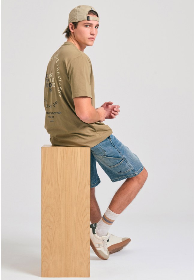 Relaxed fit t-shirt με text artwork τύπωμα στην πλάτη