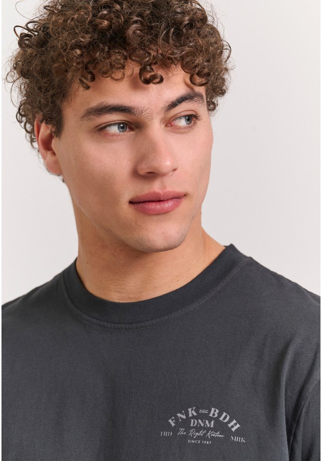 T-shirt με text artwork τύπωμα στην πλάτη