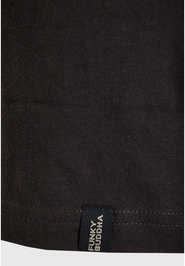 T-shirt με τύπωμα στο στήθος