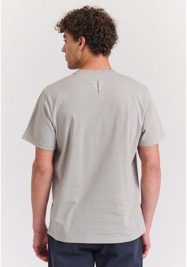 T-shirt με τύπωμα στο στήθος