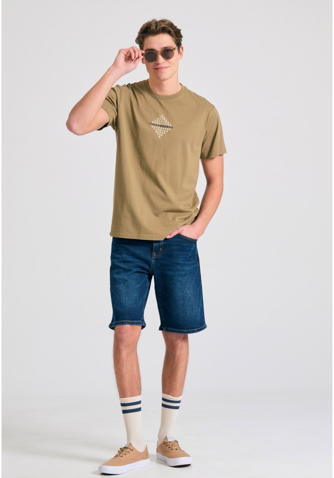 T-shirt με τύπωμα στο στήθος