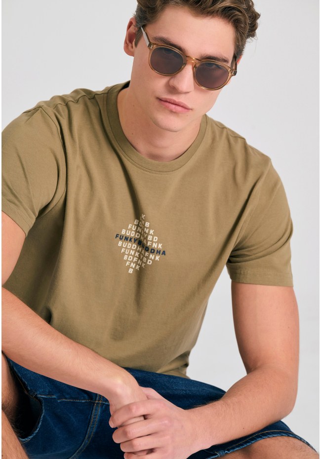 T-shirt με τύπωμα στο στήθος