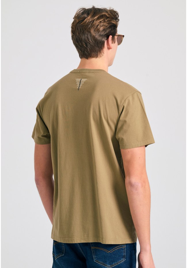 T-shirt με τύπωμα στο στήθος